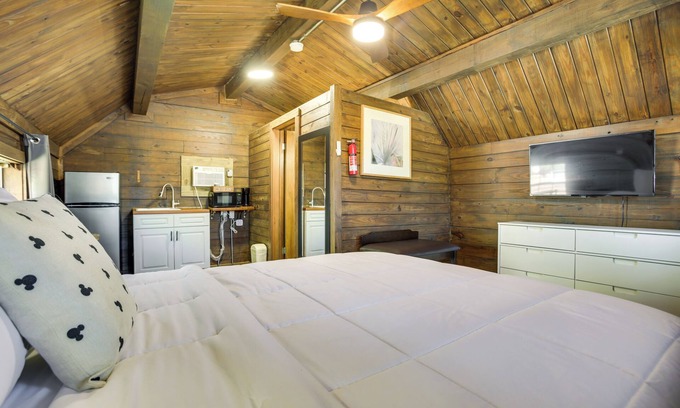 Crown Point Apartamento | Heated Pool Access: Bayou Cabin Near NOLA!