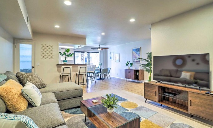 Palm Springs Apartamento | Heated Pool Access Palm Springs Vacation Rental