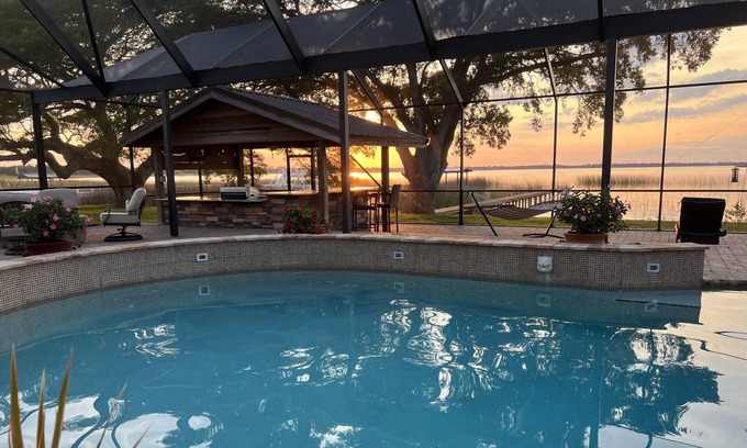 Lake Hamilton Casa | Heated Pool Backyard Fun | Kayaks | Boat Dock | Lake Access | Theater Room | EV Charger Theme Parks