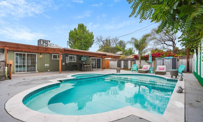 Valley Glen Casa | Last Days of Summer Sale 25% Off.
