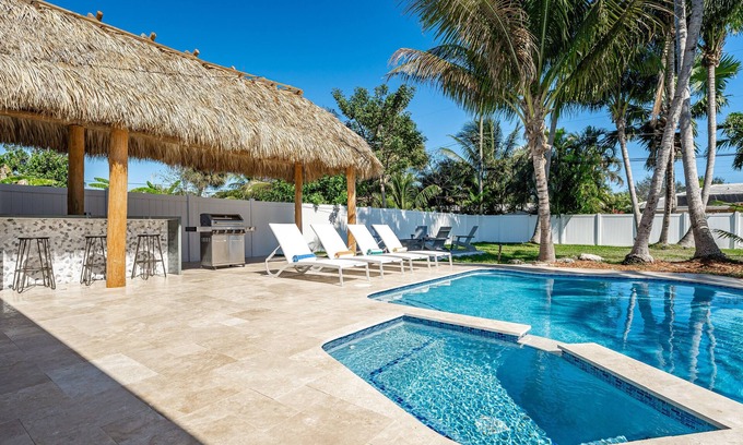 Harbor Village Casa | Heated Pool - FirePit - 1 Mile to Beach - Pets Ok