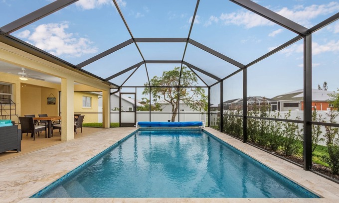 Trafalgar Casa | EV Charger, Heated Pool, GameRoom, Family Friendly