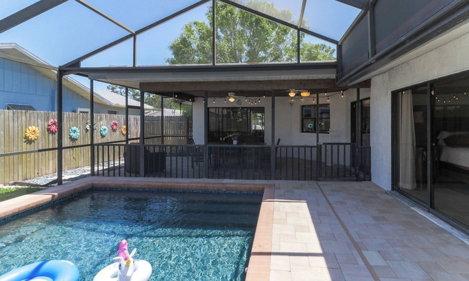 Lake Sarasota Casa | Heated Pool, Grill w/ Patio Dining, Family Fun, Free Streaming & Board Games!