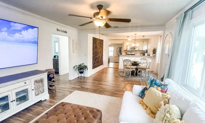 Arlington Park Casa | Heated pool home 5 min to downtown sleeps up to 8. Pet friendly!