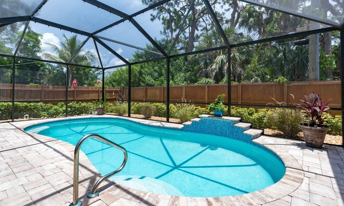 Naples Park Casa | Playa, piscina climatizada con orientación sur, cascada, mucho espacio, capacidad para 8 personas, fácil ubicación.