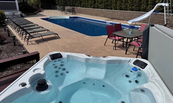 West Kelowna Estates Casa | heated pool, hot tub, 4 bedrooms, 8 beds, lake view, city view, mountain view