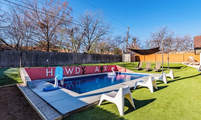 Windsor Hills Casa | Heated Pool/ Hot Tub/ Mini golf/ Bocce Ball Court Home near Downtown/Domain