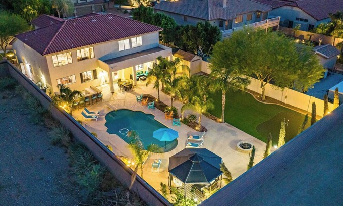 Peoria Casa | Heated Pool | Hot Tub | Pool Table | Putting Green | 5BR