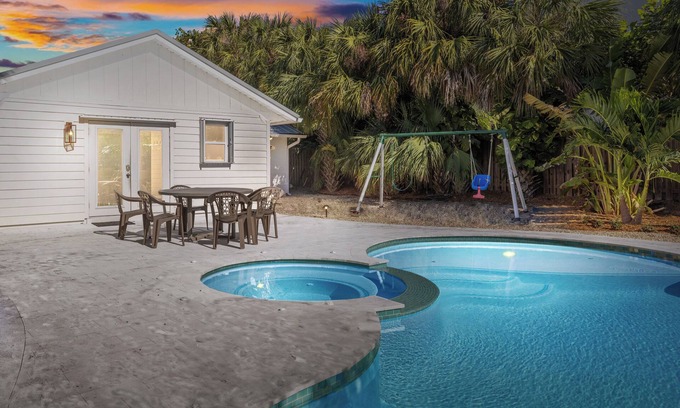 Summerplace Casa | Heated Pool & Hot Tub - Dog Friendly Private Beach - EV Charger - East of A1A