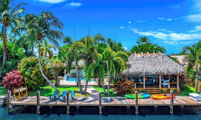 Cypress Lakes Casa | HEATED POOL + KAYAKS! TIKI HUT & 1 MILE TO BEACH!
