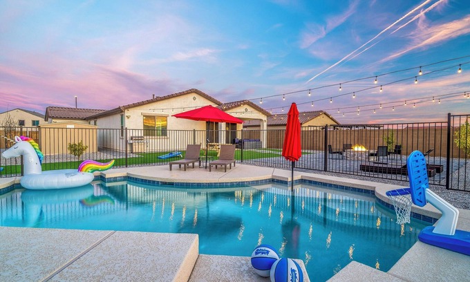 Maricopa County Casa | Heated Pool! King Bed, Pool Table, Ping Pong