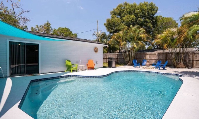 Pinellas Park Casa | Heated Pool-Beaches-St Pete-Pet Friendly