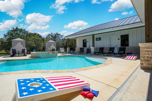 Sabinal Casa | Heated Pool Movie Theater Hot Tub Games Sleeps 28