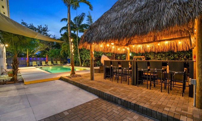 Lake Worth Corridor Casa | Heated Pool Near Beach Tiki-Cabana Lakefront