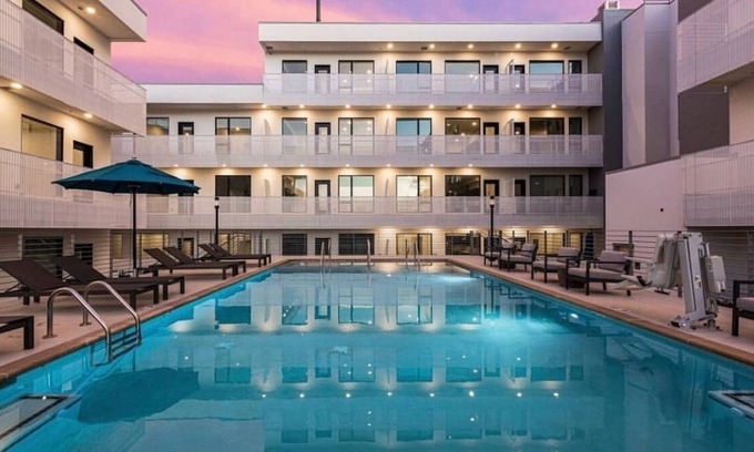 Edgehill Condominio | NUEVO Downtown️ Downtown LUXURY at ILLUME Parking Estacionamiento GRATUITO, PISCINA, CAMINATA a Honky Tonks