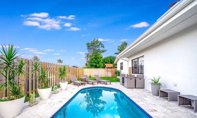 Garden Isles Casa | Heated Pool! PingPong & Arcade+1 Mile To Beach!