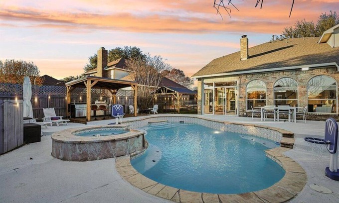 DeSoto Casa | ❤ Heated pool, Private Gym, Gaming room & Pizza oven-Your perfect Vacation ❤