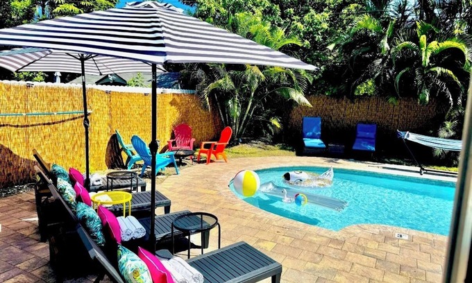 North Andrews Gardens Casa | Heated Pool Retreat – 5 Min to Beach!