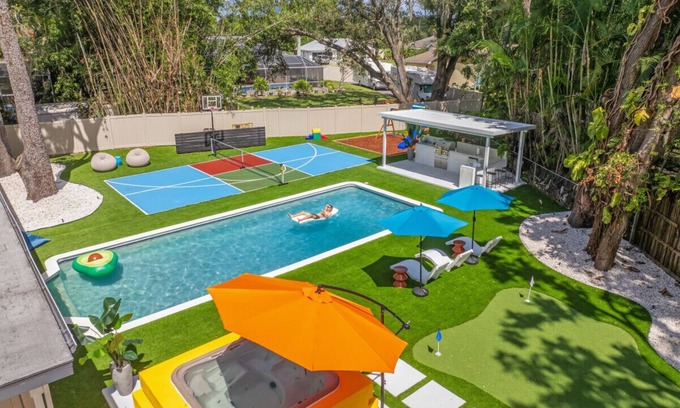 Bradenton Villa | Heated Pool Sleeps 32! Pickle/Basketball|Theater