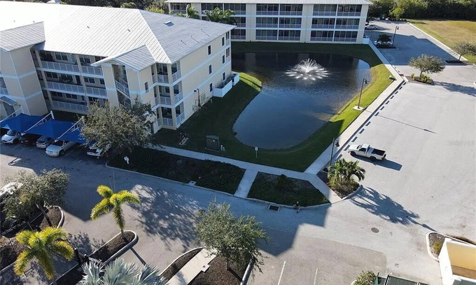 Rotonda West Condominio | Heated pool & spa/3 bed/2 bath/ gated community/Elevator/Free parking