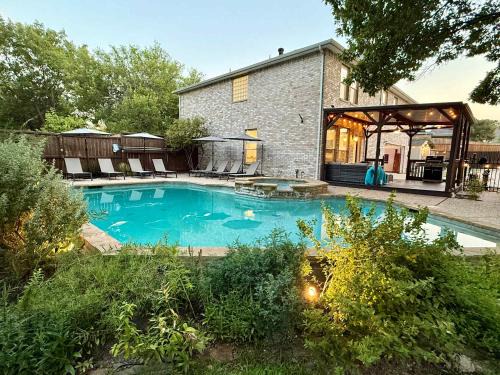 Rockwall Apartamento | Heated Pool & Spa Mini Golf Bowling Game Room perfect for family