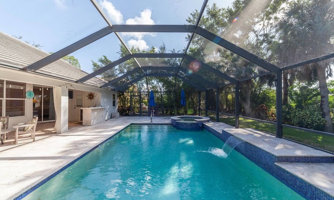 North Naples Casa | Heated Pool & Spa, Minutes from Beaches, Fifth Avenue, Mercato, and Water side.