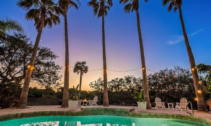 Painters Hill Casa | Heated Pool/Steps to Private Beach/Fire Pit/Kayaks