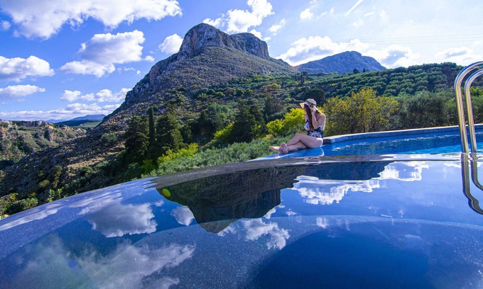 Kissamos Villa | Heated Private Salt Pool, Spa ,4BD & 4BR