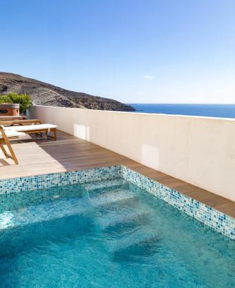 Arenas del Mar Casa | Heated Salt Pool, Jacuzzi & Seaside Spa Villa in MEDANO