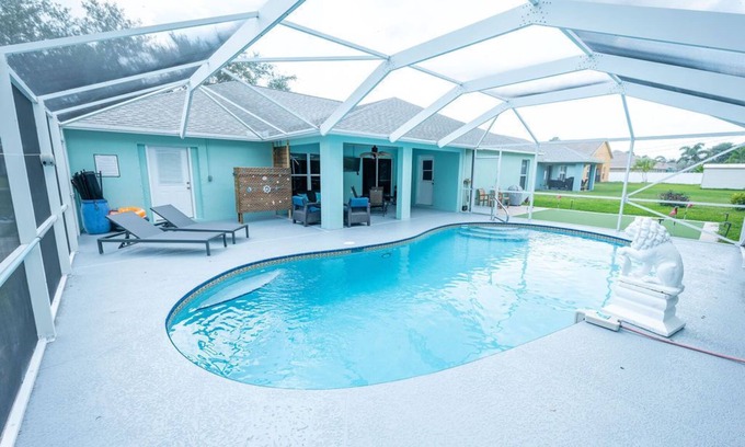 Port Saint Lucie Casa | Heated Salt Water Pool Home- Sleeps 12- Putting Green