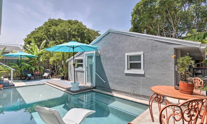 Delray Beach Casa | Heated Saltwater Pool and Bar Del Ray Cottage!