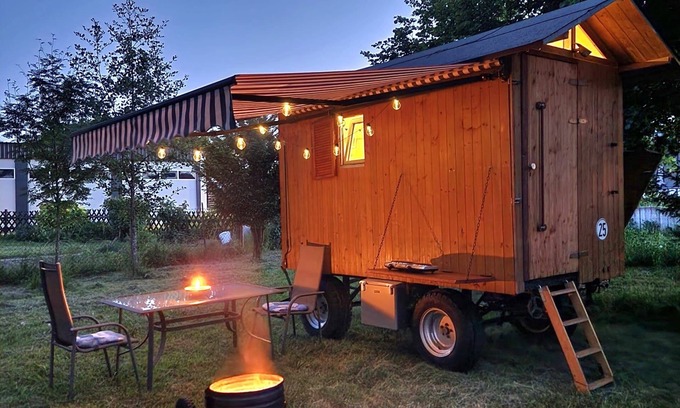Starkenburg Casa | Heated shepherd's cart/construction trailer