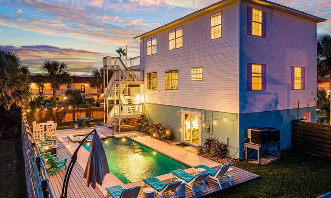 Crescent Beach Casa | FamilyOasis|3minWalk2Beach|Pool|HotTub|GameRm|