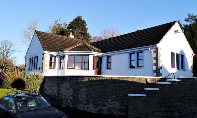 Kippford Cabaña | Heather Lodge - a bungalow that sleeps 6 guests in 3 bedrooms