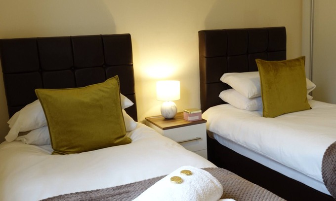Stanwell Apartamento | HEATHROW AIRPORT Apartment-Private PARKING-Perfect for families