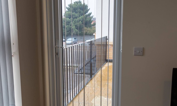 Stanwell Apartamento | Heathrow Apartments Peace and Proximity Near Heathrow Airport
