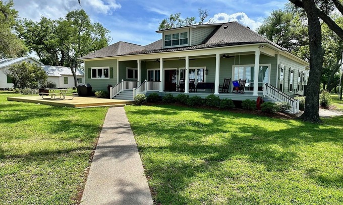 Sulphur Casa | Heaven at Moss Lake