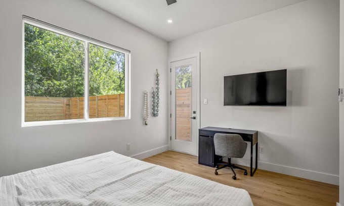OST - South Union Casa | Heaven in Houston + St Zane Duplex Estate – 9BR, Pool, Sleeps 30+
