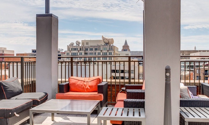 Baltimore Apartamento | Heaven on Baltimore Harborfront Fully Furnished Apartments