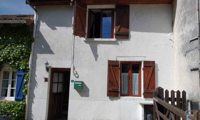 Cieux Cabaña | Heaven's Cottage In the heart of the Monts de Blond, next to a fishing lake.