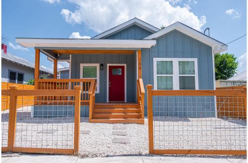 Historic Garderns Casa | Heaven-sent Convenient 4BR 3BA Near Downtown