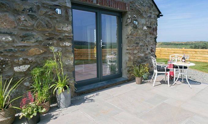 Cylch-Y-Garn Cabaña | Hebog - a coastal that sleeps 2 guests in 1 bedroom
