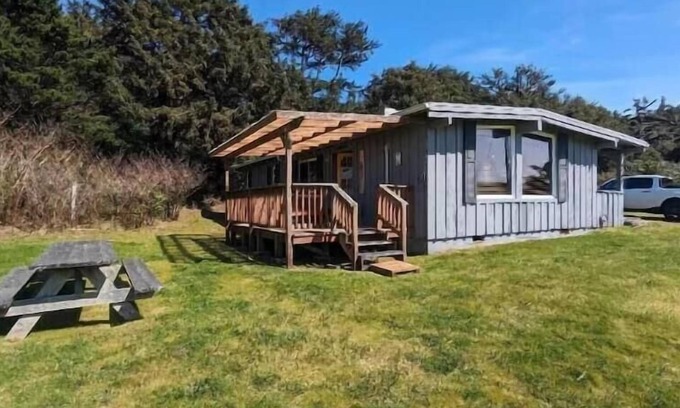 Florence Casa | Heceta Beach Bungalow across from Heceta Beach