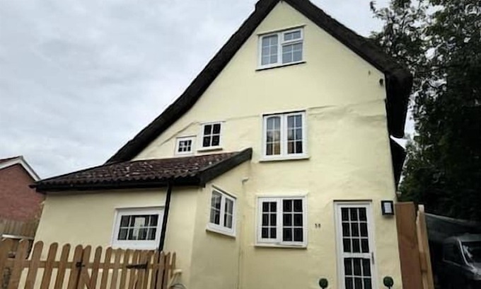 Glemsford Casa | Hedgehog Cottage: Cosy Countryside Escape