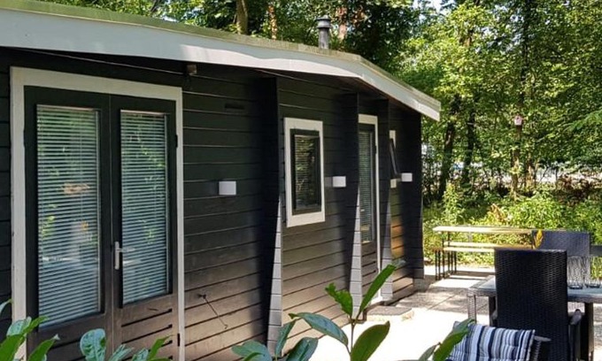 Nunspeet Chalet De Esquí | Heerlijk chalet in de Veluwse bossen, vlakbij zwemwater!