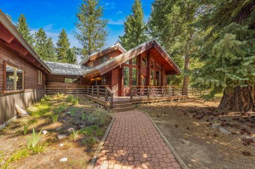 McCall Casa | Helen's Place- Near ponderosa state park and golf, pet friendly, covered patio