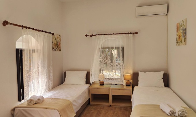 Paradisi Apartamento | Helena Private Apartment near Airport