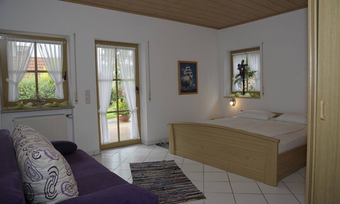Mitteleschenbach Apartamento | Luminoso apartamento con jardín ideal para familias y dueños de perros.