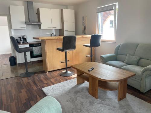 Itzehoe Apartamento | Helle Ferienwohnung mit Balkon