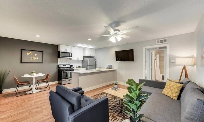 Old East Dallas Apartamento | Hello Gorgeous Flat near Downtown!